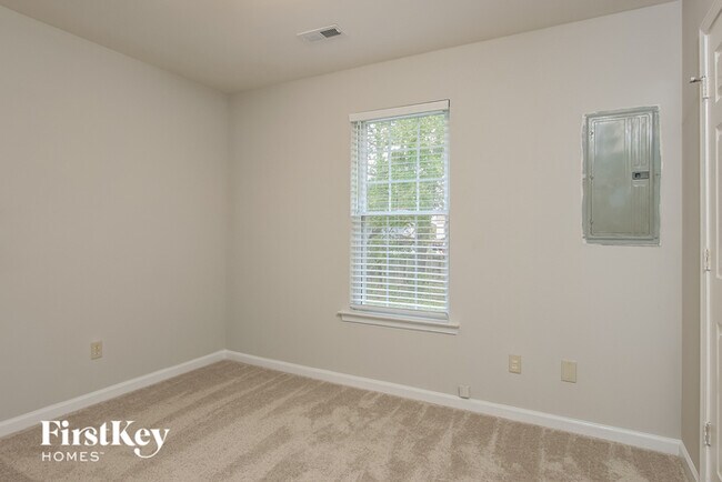Building Photo - 4 Franklinwood Dr