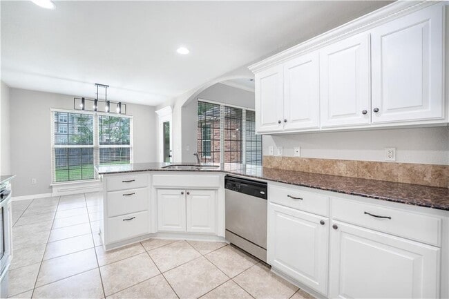 Building Photo - 1536 N Oakhaven Pl