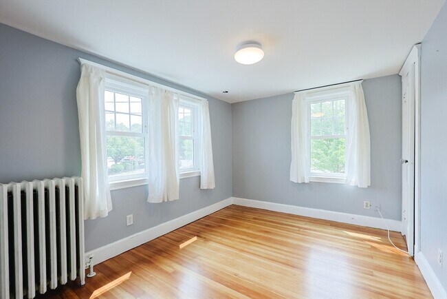 Building Photo - 14 Elm St