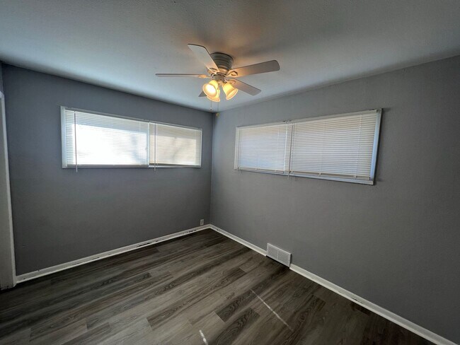 Building Photo - Cozy 3 Bedroom Home with Spacious Yard and...