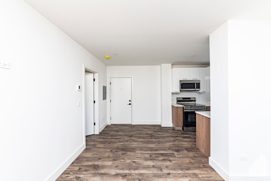 Building Photo - 1555 W Hollywood Ave