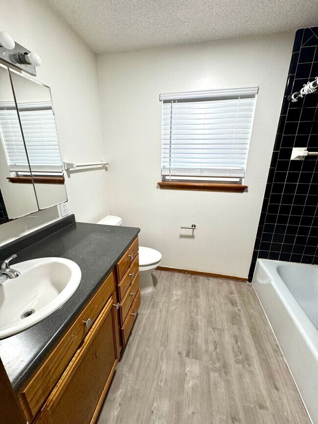 Building Photo - Updated 3 Bedroom, 1.5 Bath House Near Hard Rock Casino and Has Great Highway Access!