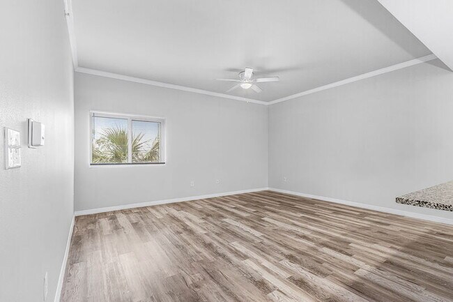 Building Photo - 2771 Royal Palm Ave