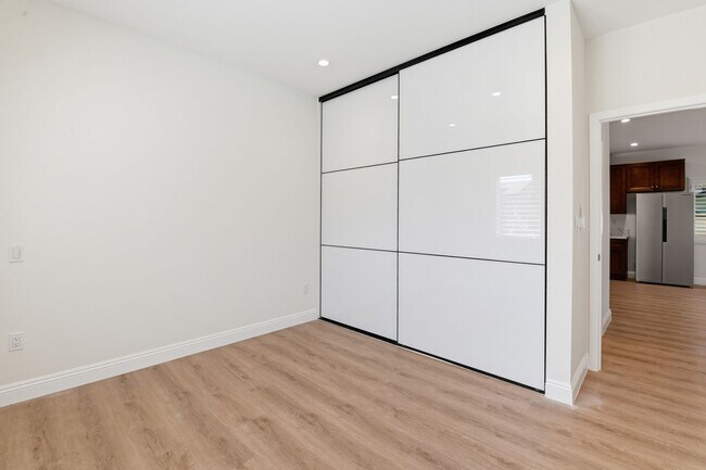 Building Photo - 9548 W Live Oak Ave