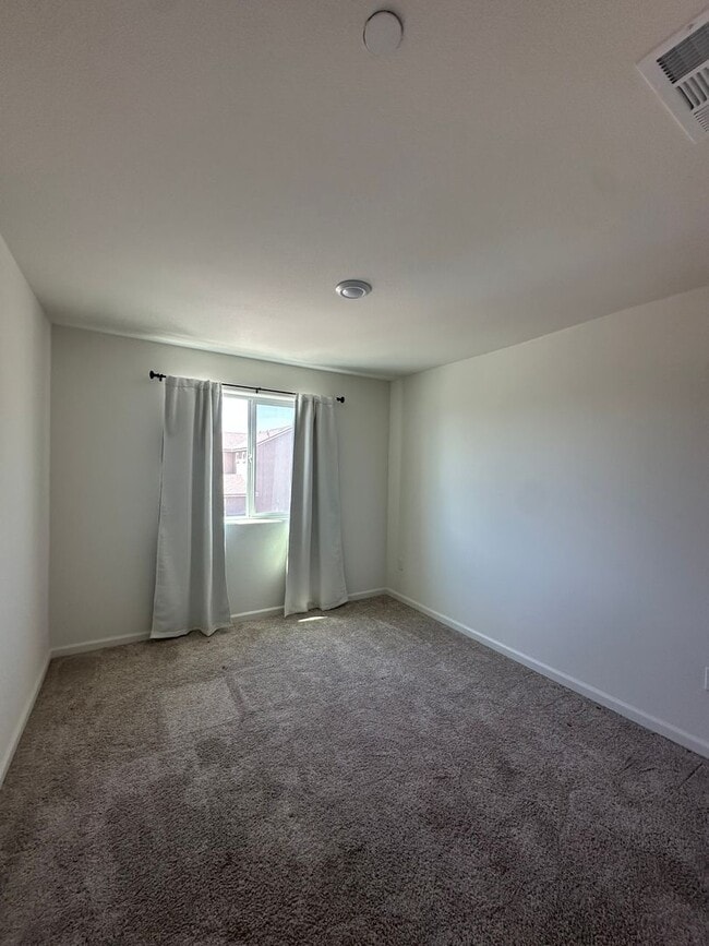Building Photo - Beautiful newer home in a gated community