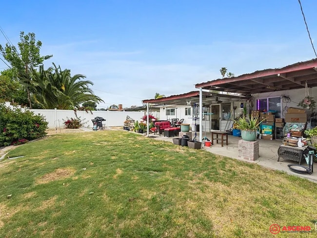 Building Photo - Pet-Friendly 3 Bed, 2 Bath Near Bakersfiel...