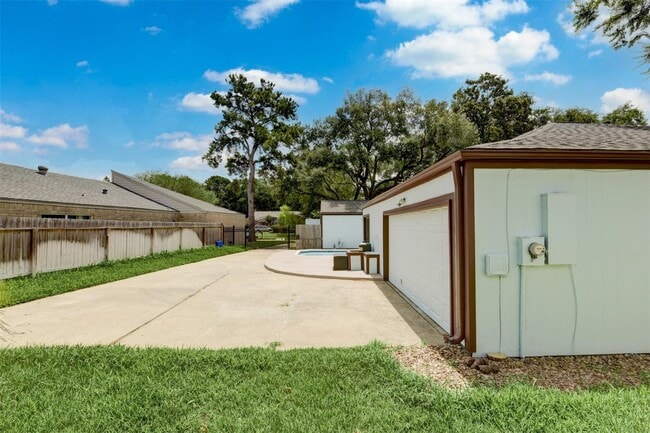 Building Photo - 4535 Turf Valley Dr