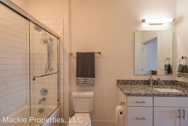 Building Photo - 2 br, 2.5 bath House - 304 West Kirkwood #308
