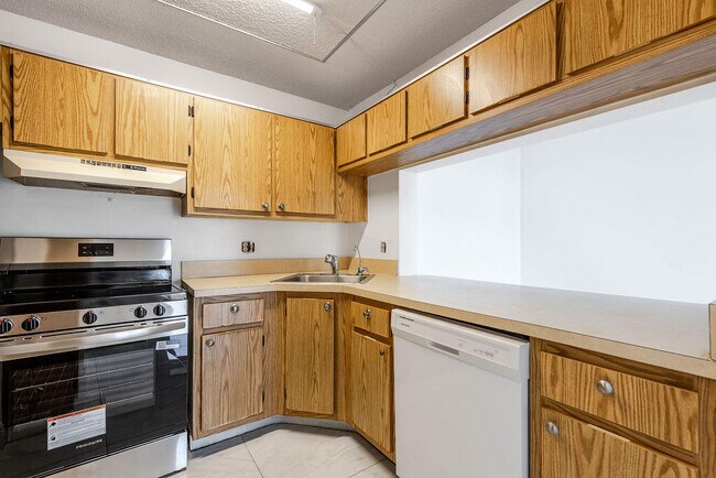 Building Photo - 3612 Alder Dr