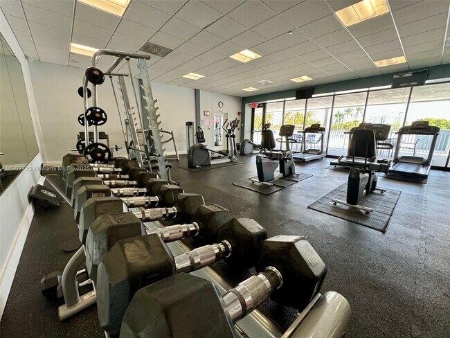 Building Photo - 3625 N Country Club Dr