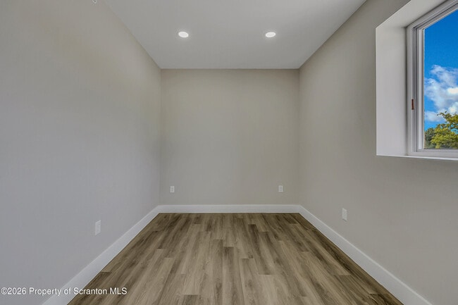 Building Photo - 215 Hickory St