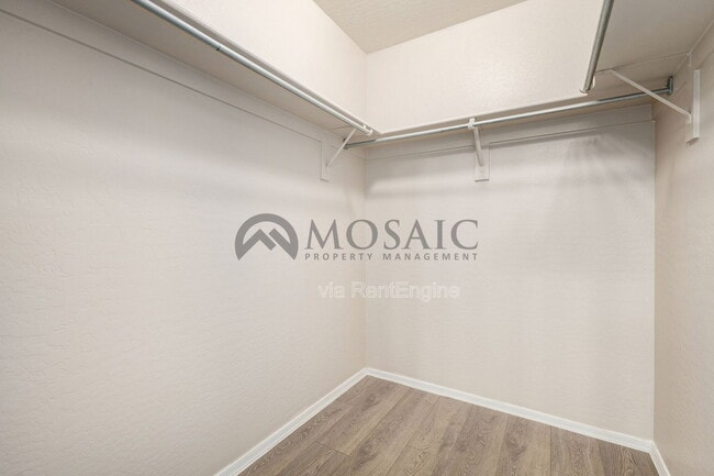 Building Photo - 1260 S Lindsay Rd