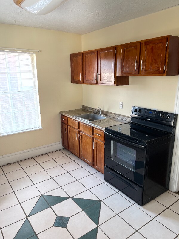 Building Photo - 1530 3rd Ave