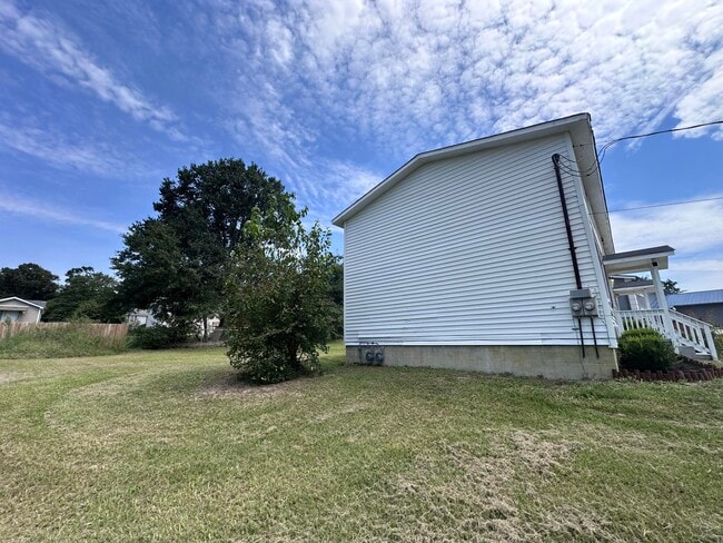 Building Photo - 1124 Weston St