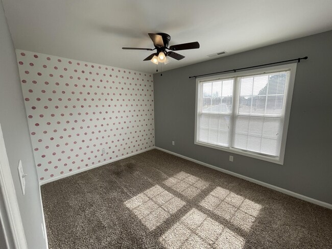 Building Photo - 1331 Middleneck Dr