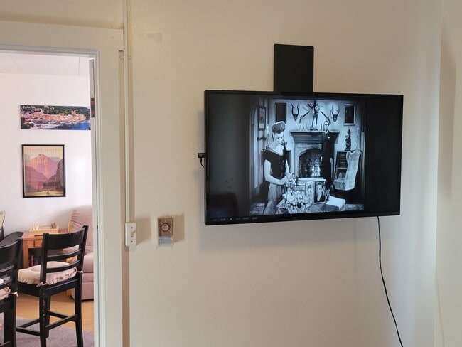 Building Photo - 211-212 W 13th St