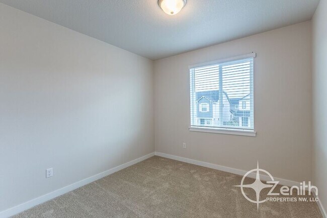 Building Photo - 124 S 88th Dr