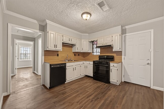 Building Photo - 2619 Homer St