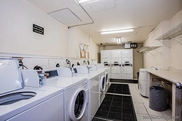 Building Photo - 4600 N Cumberland Ave