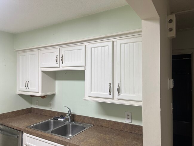 Building Photo - 5 Rivermist Ln