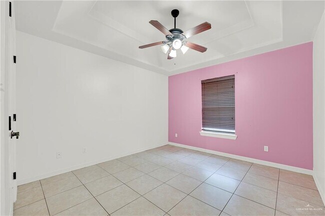 Building Photo - 2523 Yellow Rose Dr