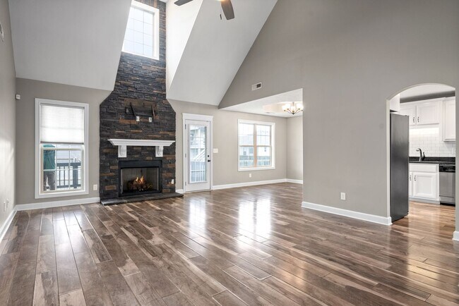 Building Photo - Pet Friendly Three Bedroom with Bonus!