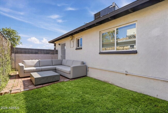 Building Photo - 1202 N 49th Pl