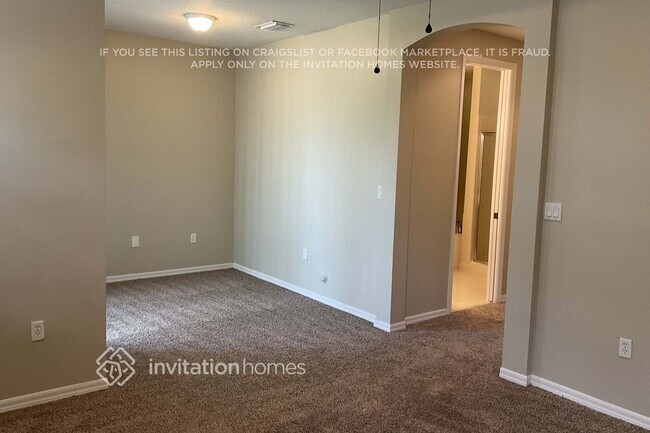 Building Photo - 636 NE 35th Ave