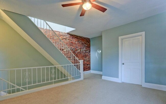 Building Photo - Spacious 4 Bedroom, 1 Bath Home in York, Pa!