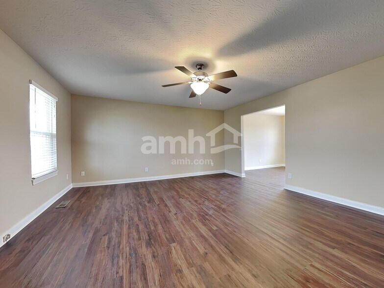 Building Photo - 8133 Darlene Ter