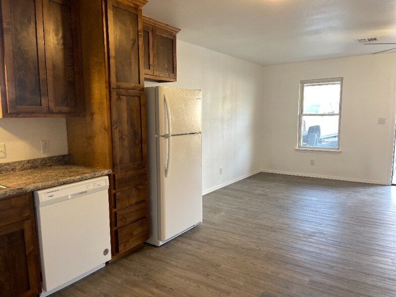 Building Photo - 1221 W Haskell St