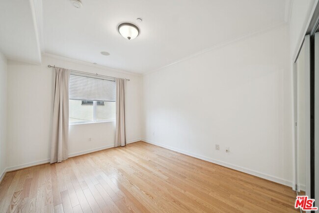 Building Photo - 1450 S Beverly Dr