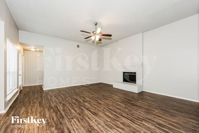 Building Photo - 6317 Brookcrest Dr