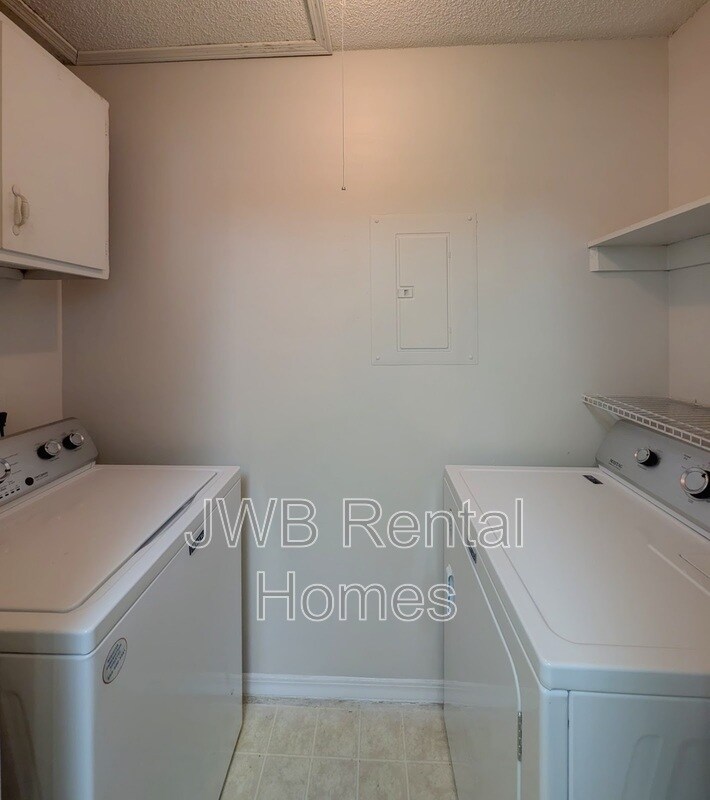 Building Photo - 10200 Belle Rive Blvd