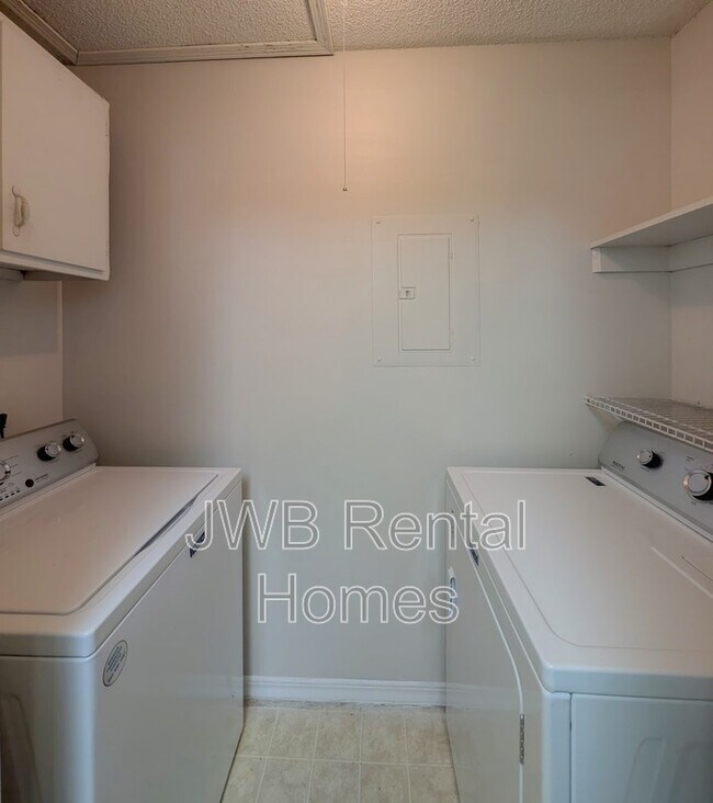 Building Photo - 10200 Belle Rive Blvd