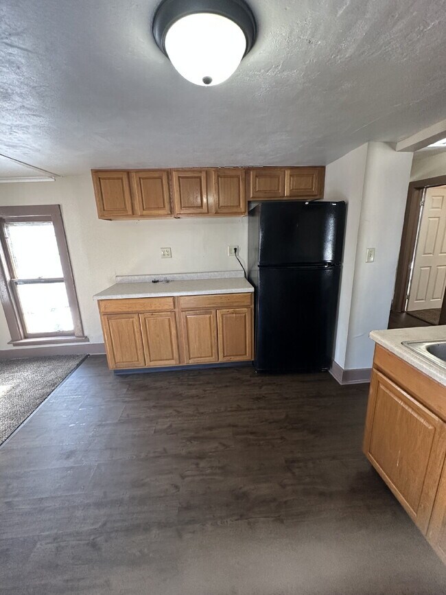 Building Photo - 1413 1/2 Linden Ave. Upper