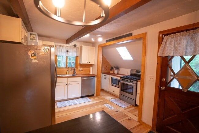 Building Photo - 95 Eidelweiss Dr