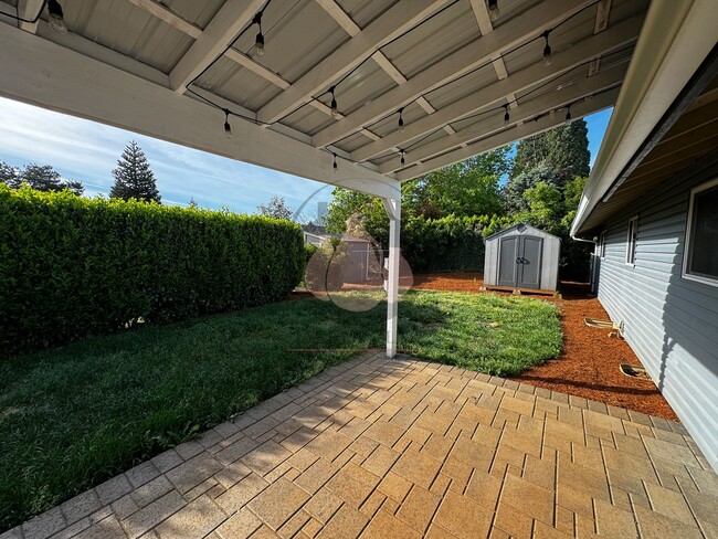 Building Photo - Adorable South Salem Home