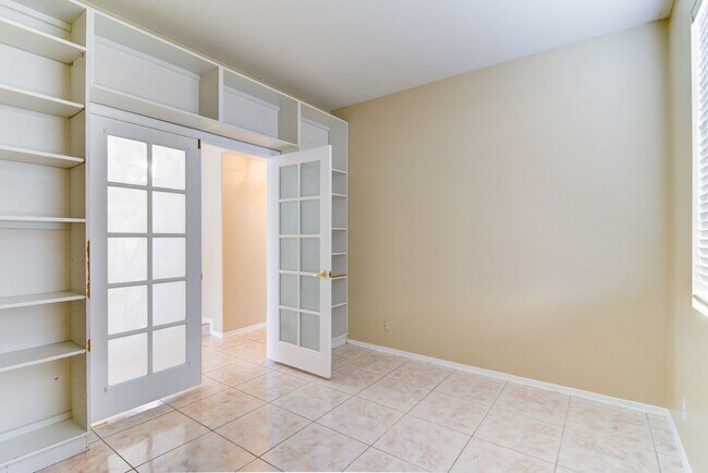 Building Photo - 2069 Sapphire Valley Ave