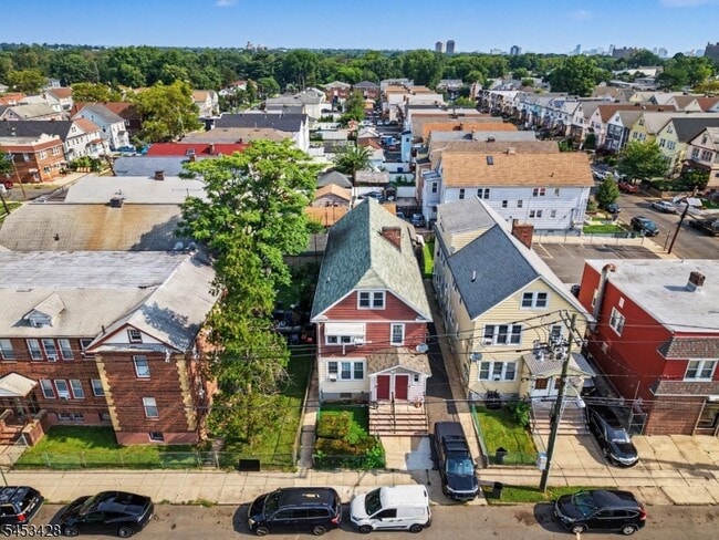 Building Photo - 1329 Alina St