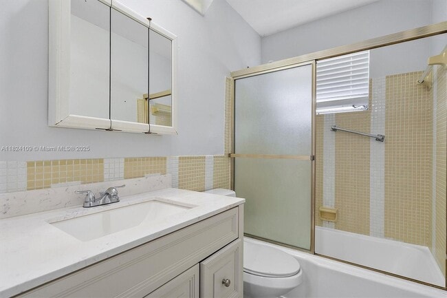 Building Photo - 1671 NE Miami Gardens Dr