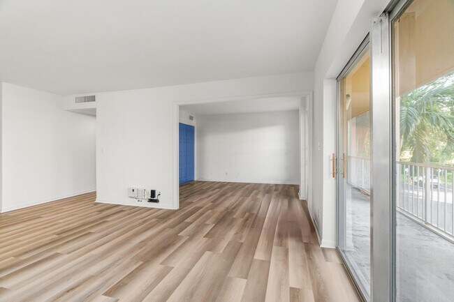 Building Photo - 950 Ponce De Leon Rd