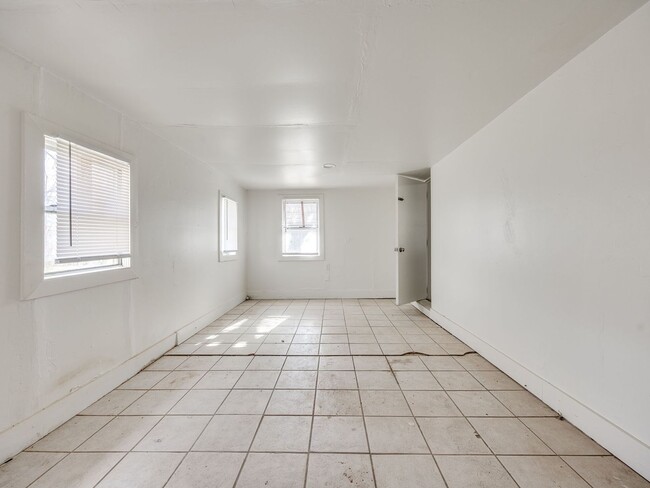 Building Photo - Updated home in Heart of OKC + 4 bedrooms