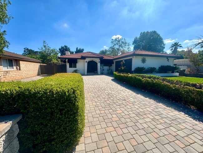 Primary Photo - Charming Village Home – Steps from Claremo...