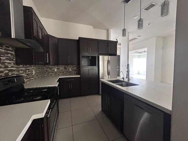 Building Photo - 2811 T.S Eliot Dr