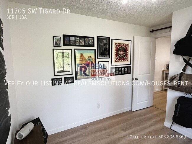 Building Photo - 11705 SW Tigard St