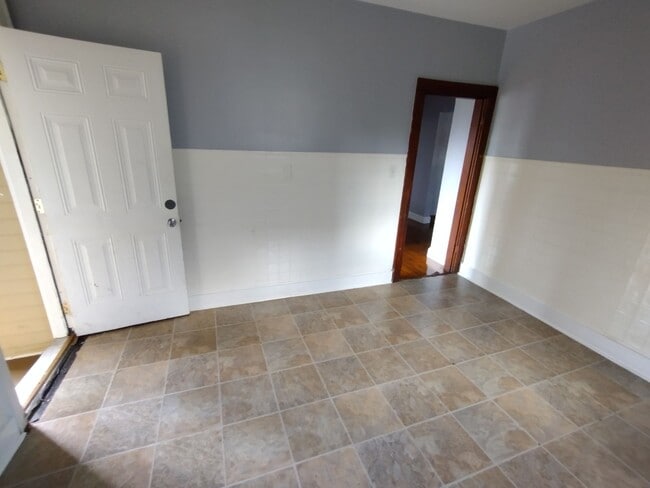 Building Photo - 1733 Lockbourne Rd