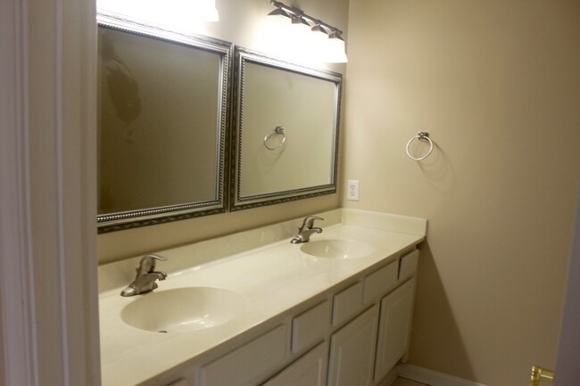 Building Photo - 1218 Wordsworth Ct