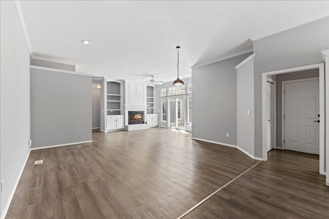 Building Photo - 2 Bedroom 2 Bathroom townhome in Southeast...