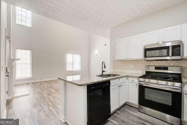 Building Photo - 2470 Stonegate Dr